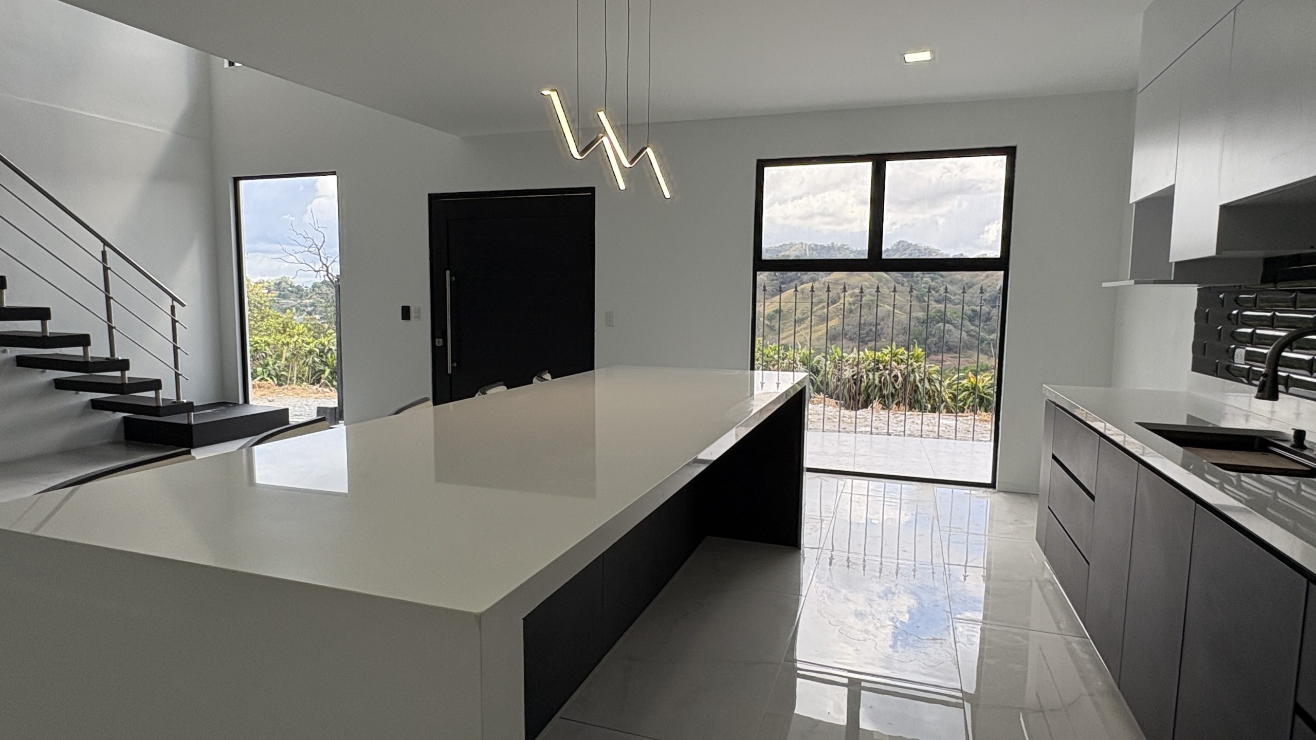 Luxury Turnkey Home with Stunning Mountain Views - Image 3