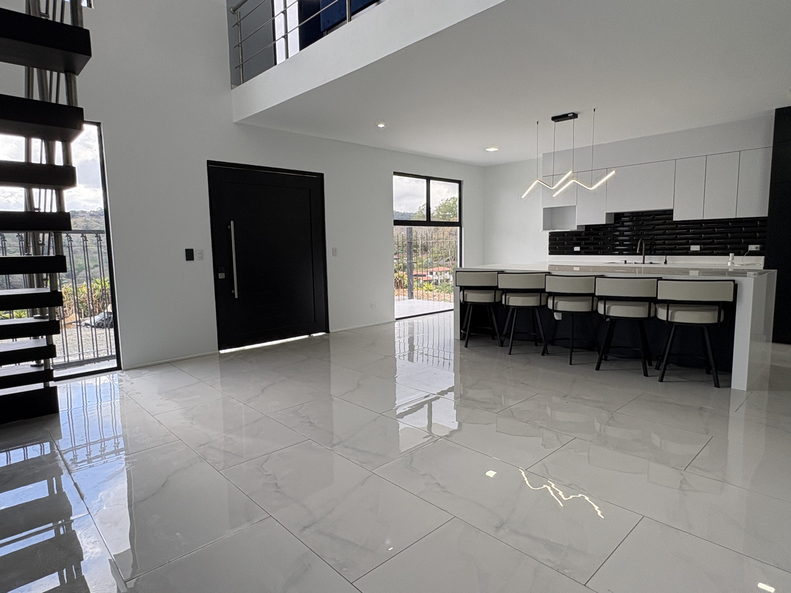 Luxury Turnkey Home with Stunning Mountain Views - Image 10