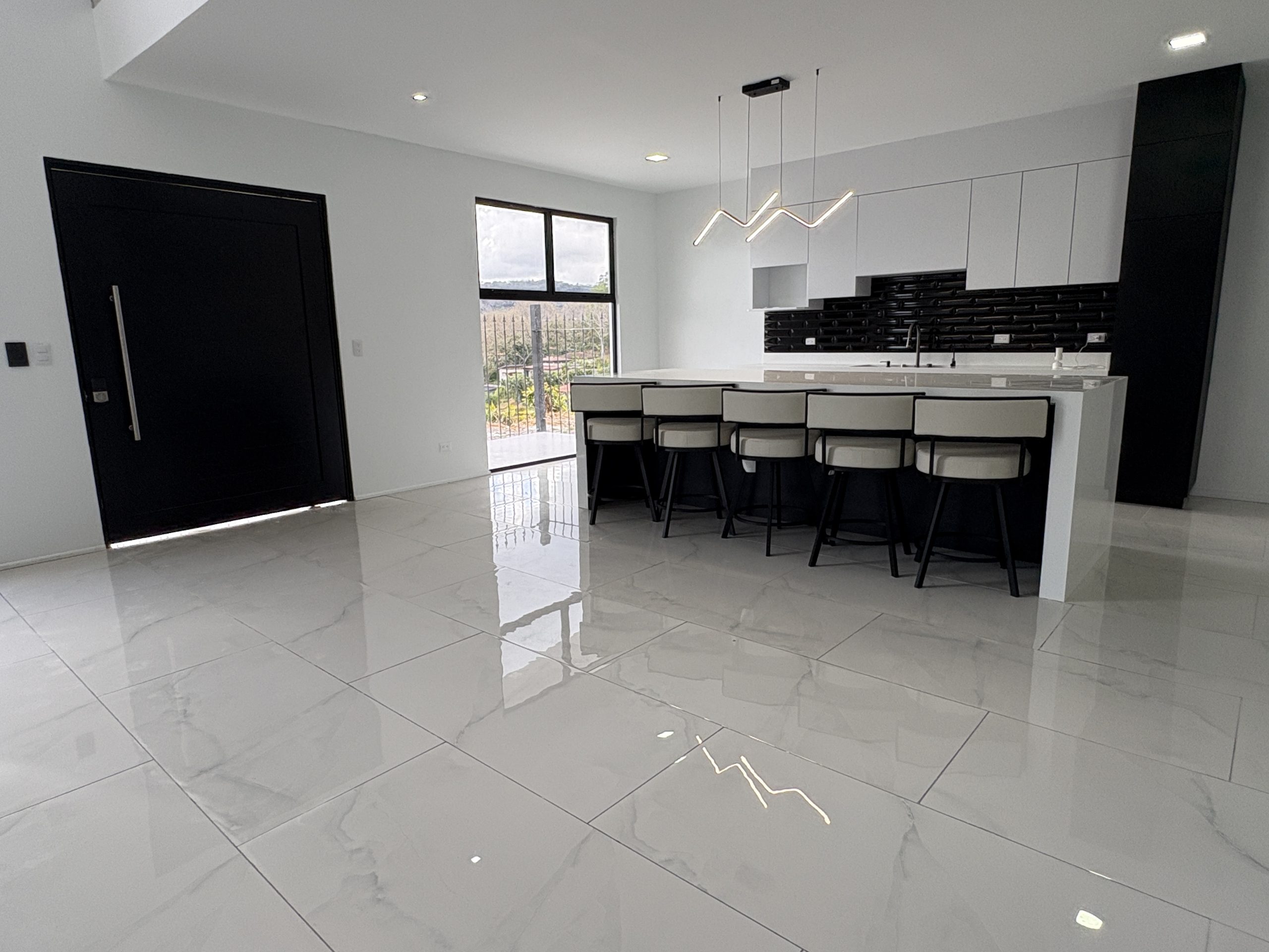 Luxury Turnkey Home with Stunning Mountain Views - Image 13