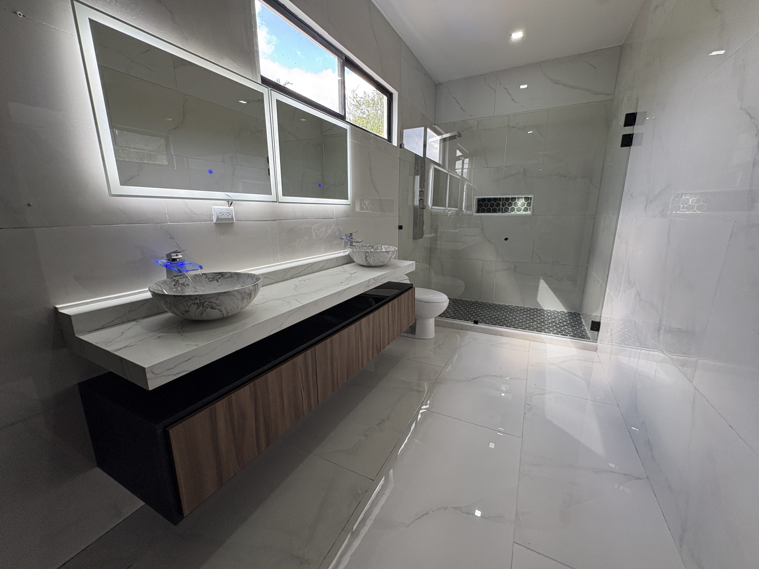 Luxury Turnkey Home with Stunning Mountain Views - Image 21